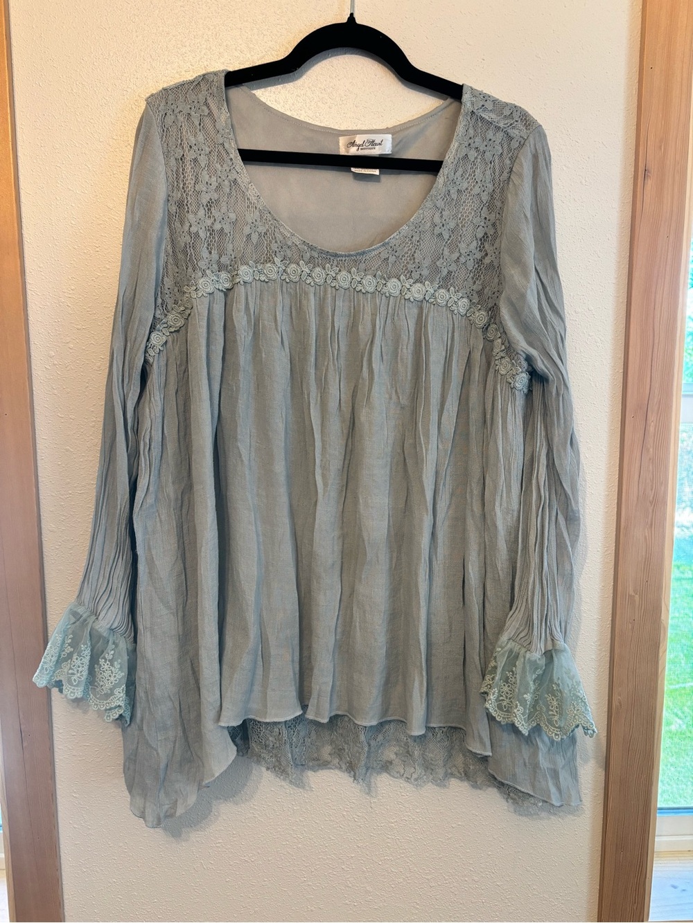 Angel Heart Boutique Sage Lace-Detail Peasant Tunic 2XL 
0071S